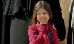 小萝莉的猴神大叔在线观看,跨越国界的人性光辉