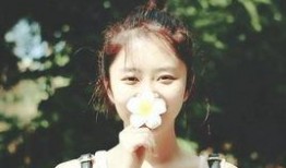 谭松韵吃辣条爆料视频,揭秘明星日常零食喜好